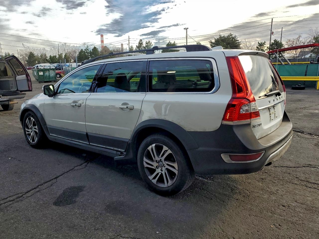 2015 VOLVO XC70 T5 PREMIER photo 2