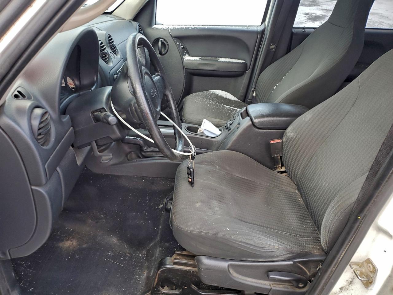 2004 JEEP LIBERTY SPORT photo 7