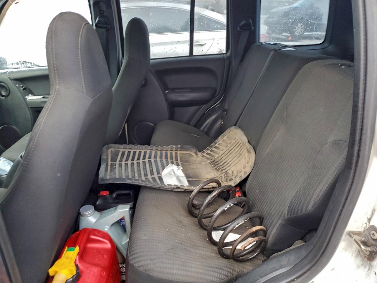 2004 JEEP LIBERTY SPORT photo 11