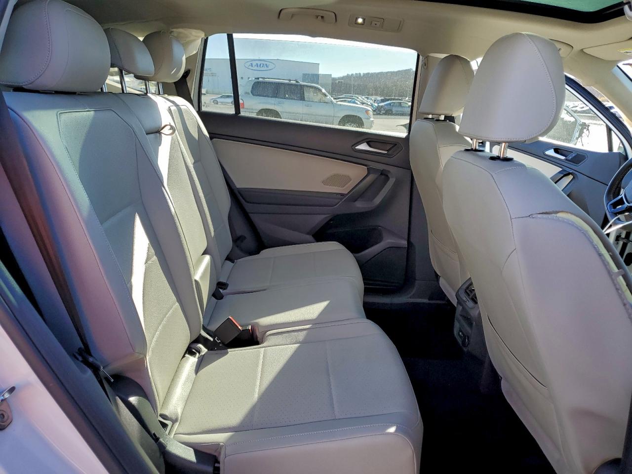 2021 VOLKSWAGEN TIGUAN SE photo 11