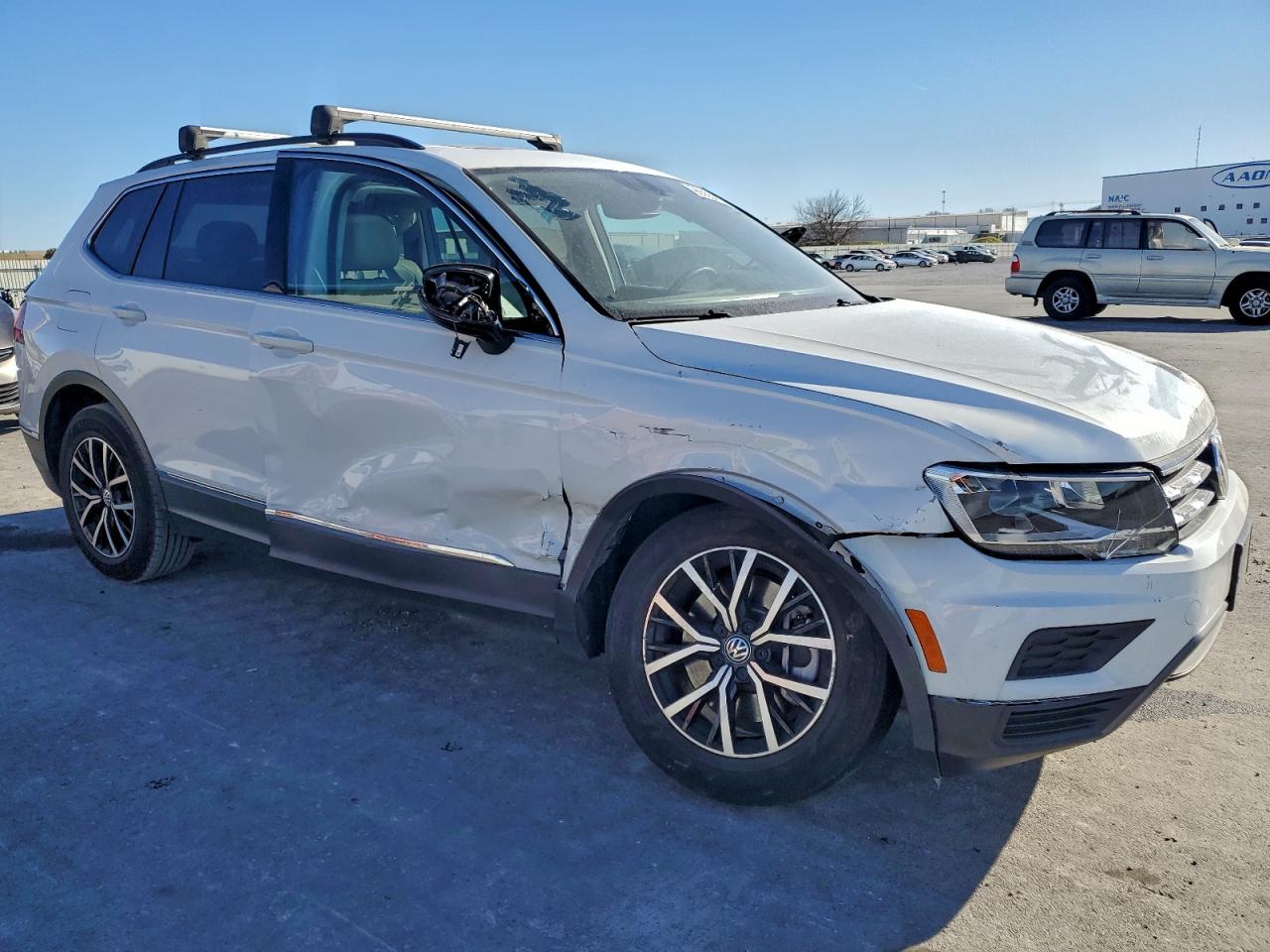 2021 VOLKSWAGEN TIGUAN SE photo 4