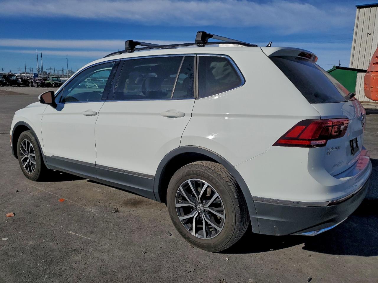 2021 VOLKSWAGEN TIGUAN SE photo 2