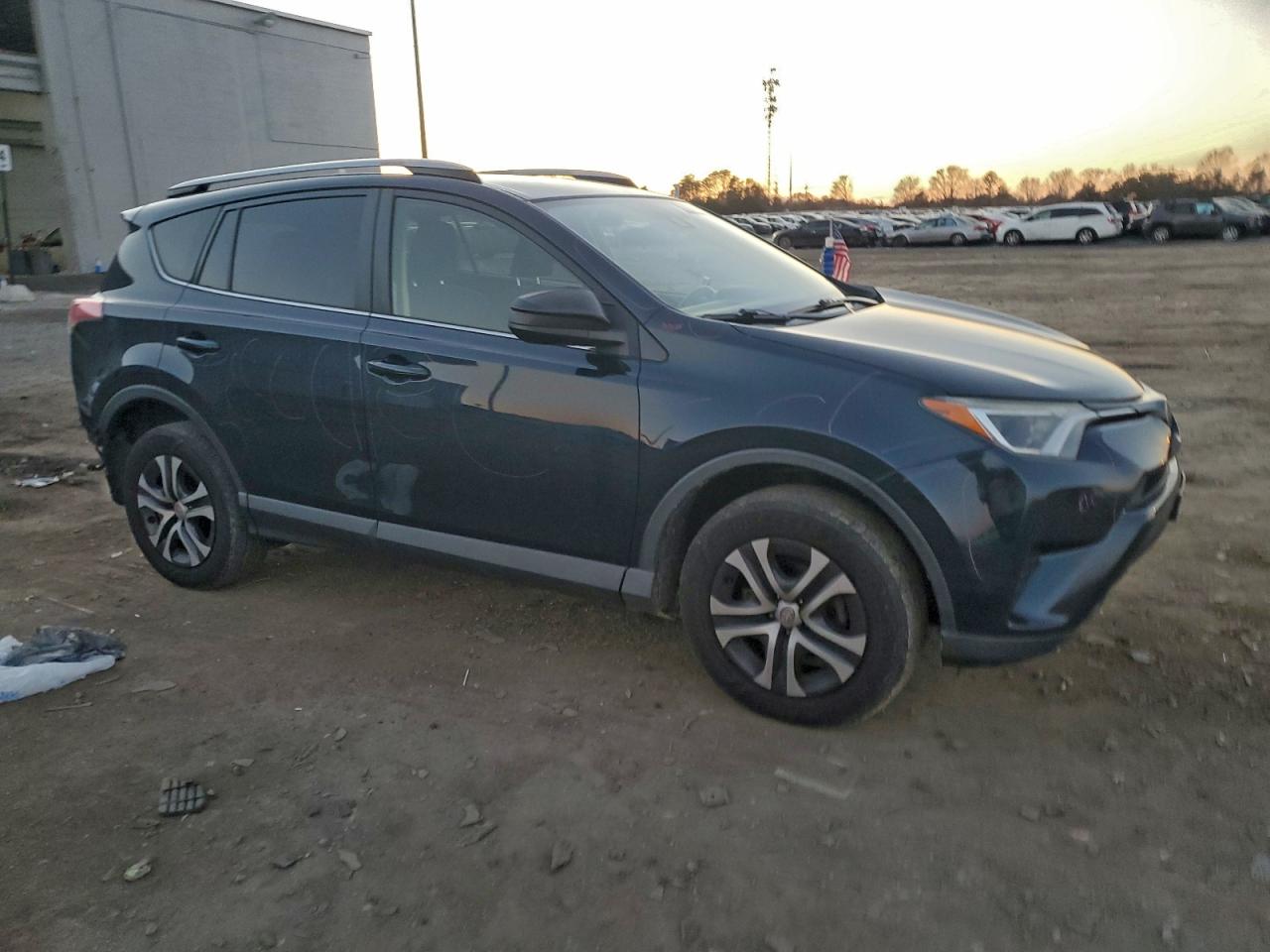 2017 TOYOTA RAV4 LE photo 4