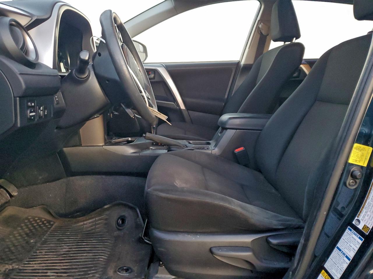 2017 TOYOTA RAV4 LE photo 6
