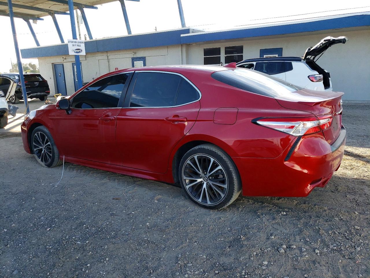 2020 TOYOTA CAMRY SE photo 2