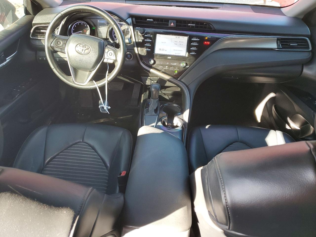 2020 TOYOTA CAMRY SE photo 8