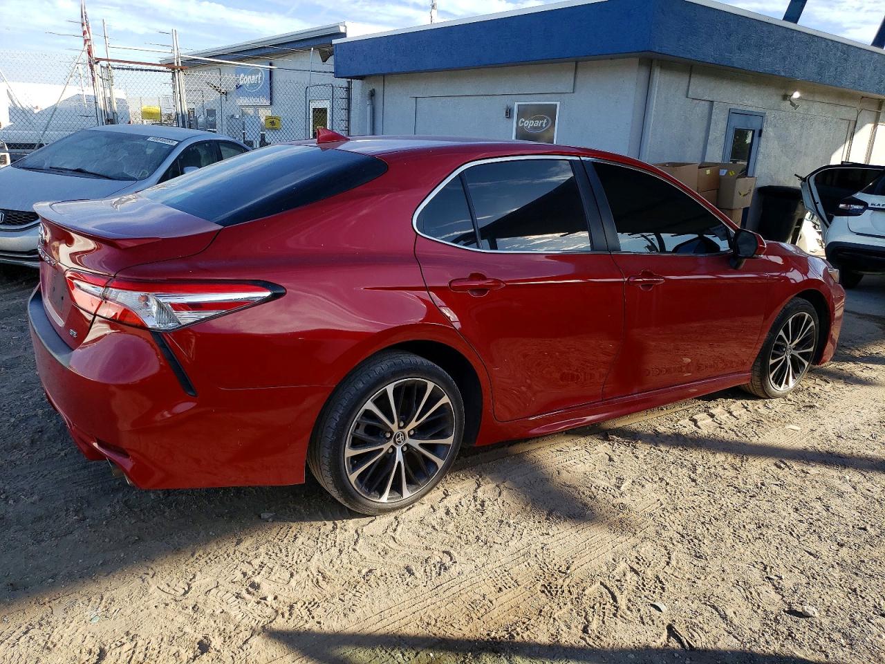 2020 TOYOTA CAMRY SE photo 3