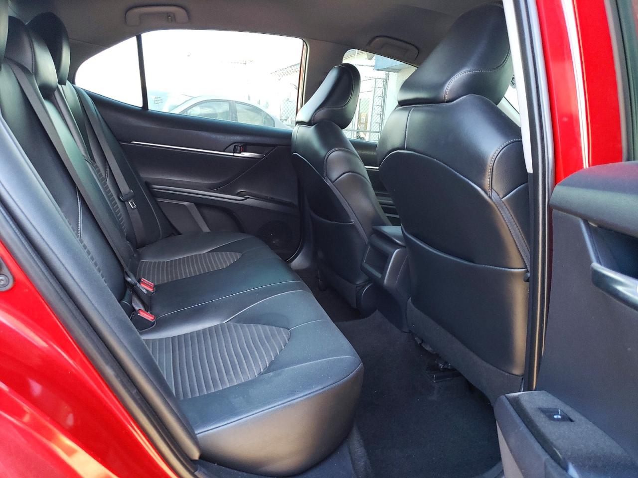 2020 TOYOTA CAMRY SE photo 10