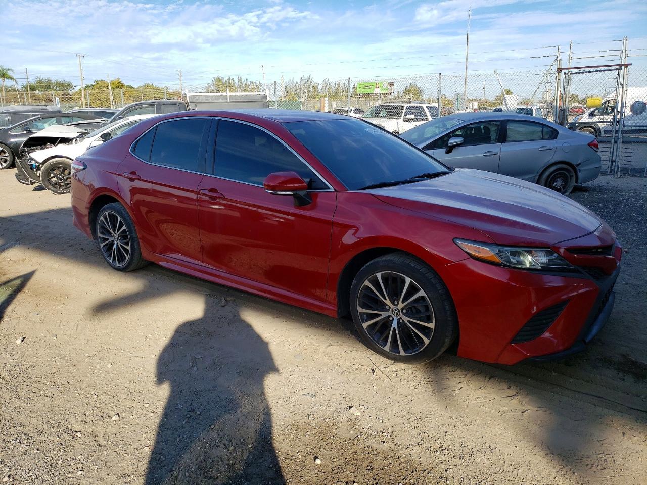 2020 TOYOTA CAMRY SE photo 4