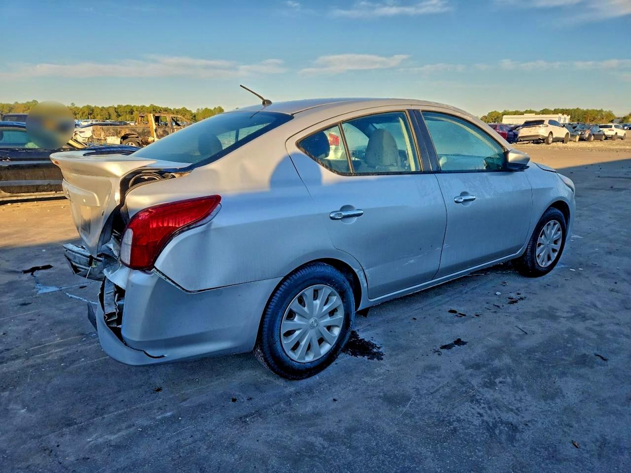2018 NISSAN VERSA S photo 3