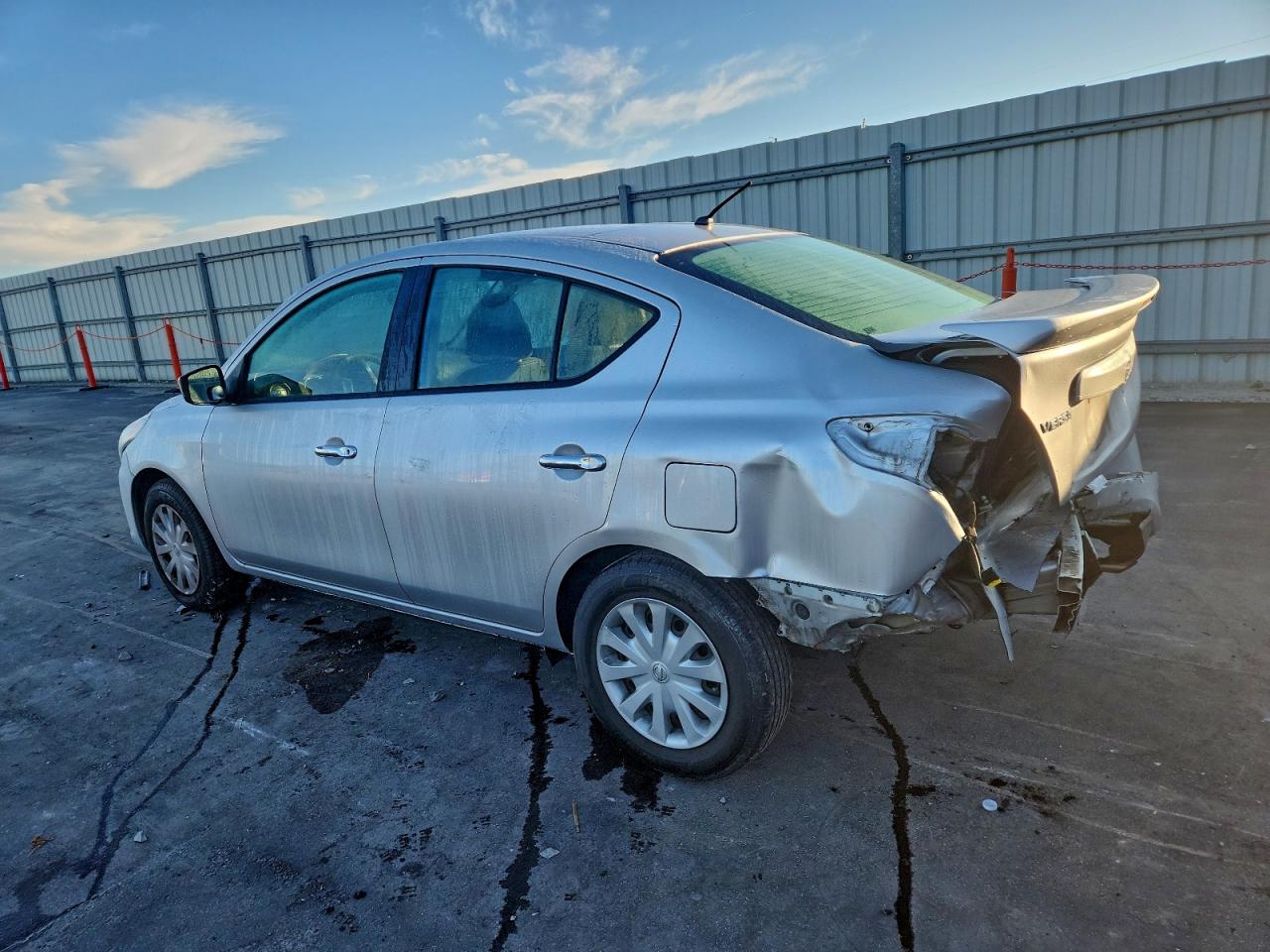 2018 NISSAN VERSA S photo 2