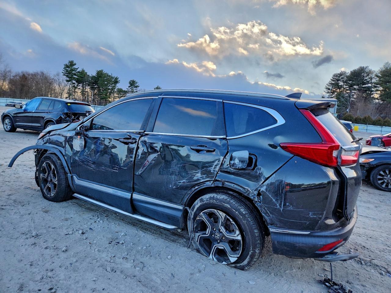 2018 HONDA CR-V TOURING photo 2