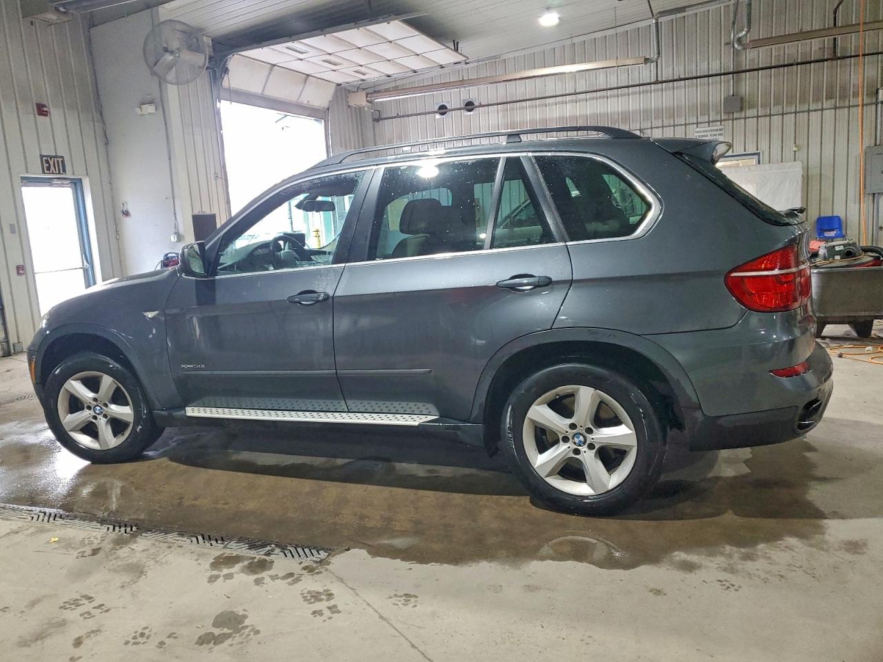 2011 BMW X5 XDRIVE50I photo 2