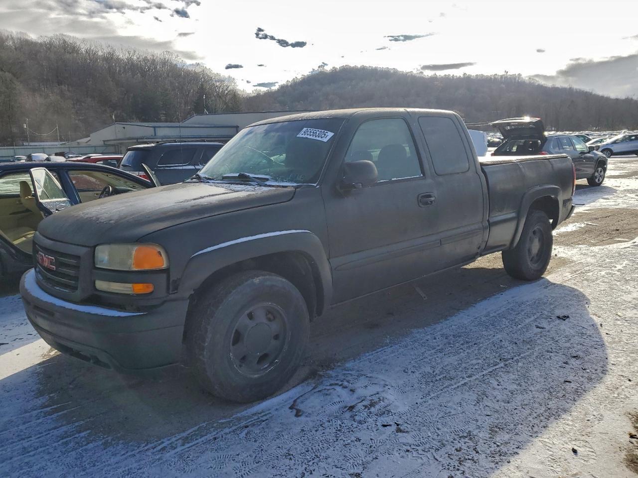 2003 GMC NEW SIERRA K1500 — FRAME DAMAGE damage — photo 1