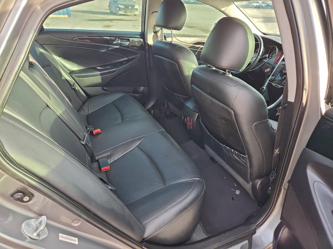 2011 HYUNDAI SONATA SE photo 10