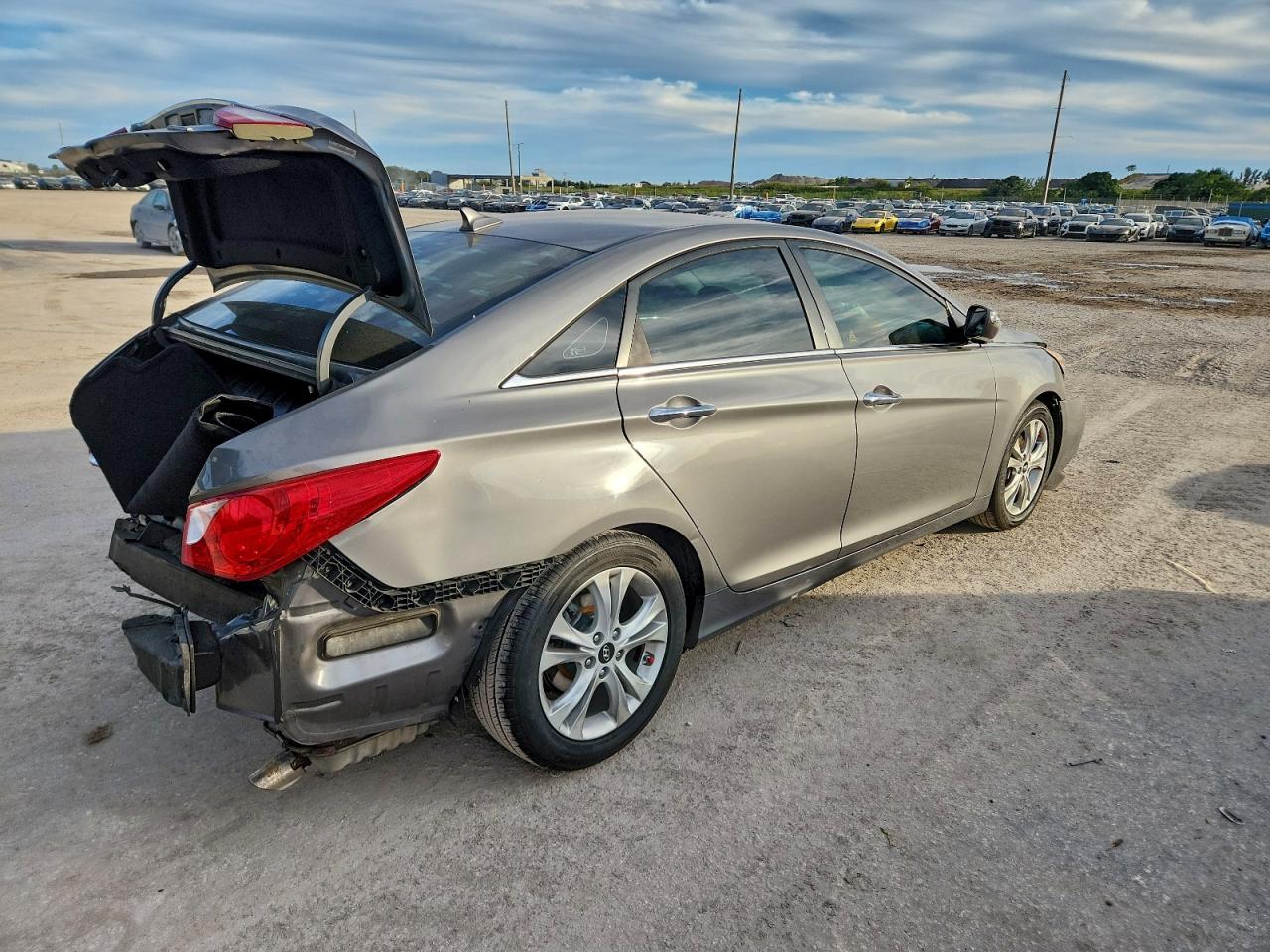 2011 HYUNDAI SONATA SE photo 3