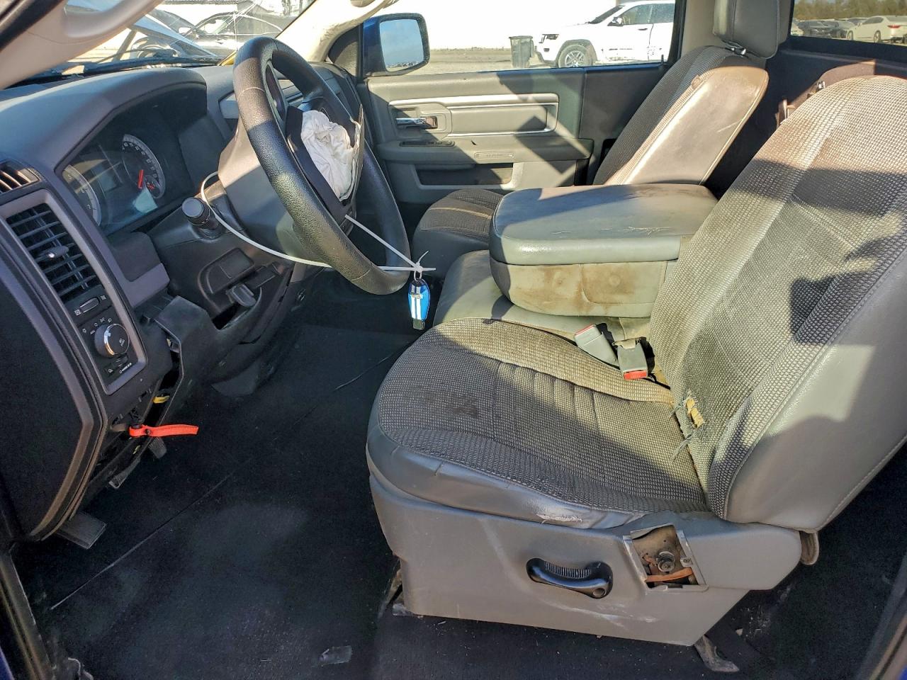 2014 RAM 1500 ST photo 7