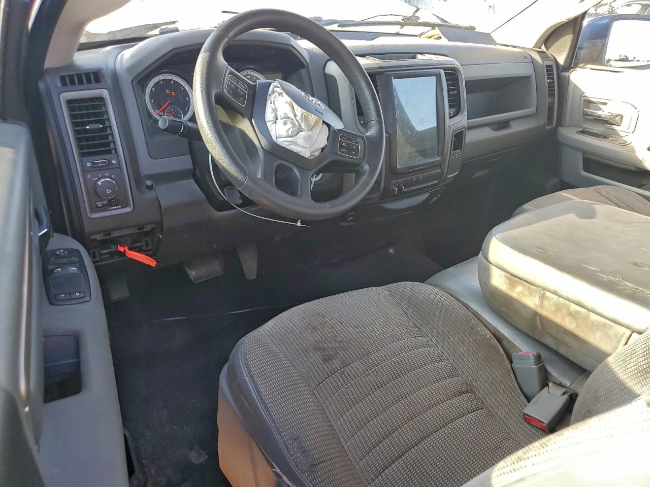 2014 RAM 1500 ST photo 8