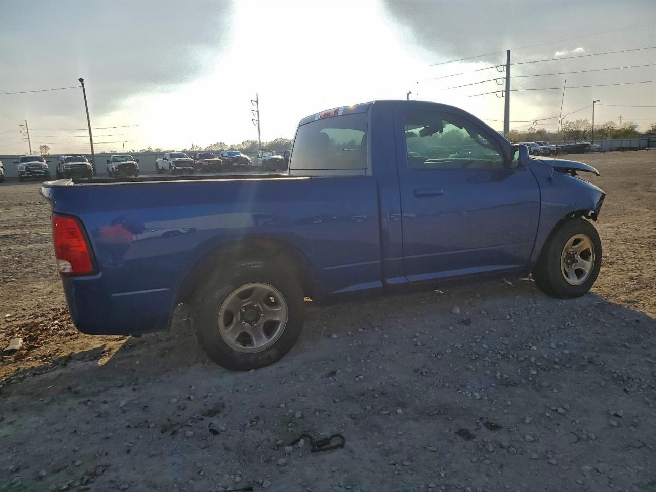 2014 RAM 1500 ST photo 3