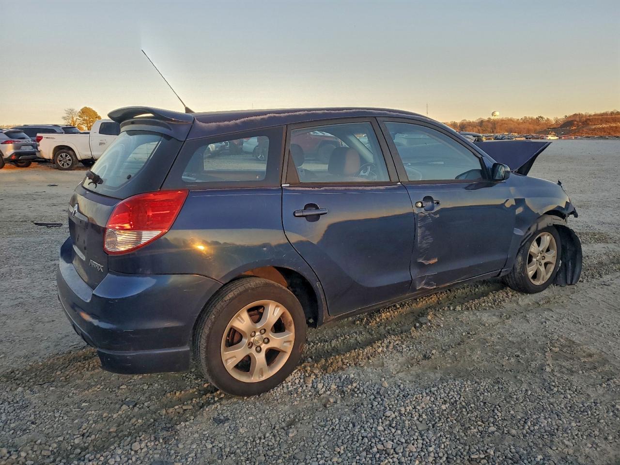 2004 TOYOTA COROLLA MATRIX XR photo 3