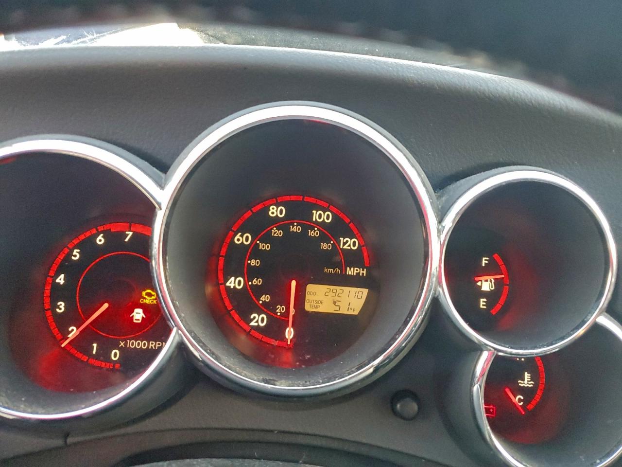2004 TOYOTA COROLLA MATRIX XR photo 9