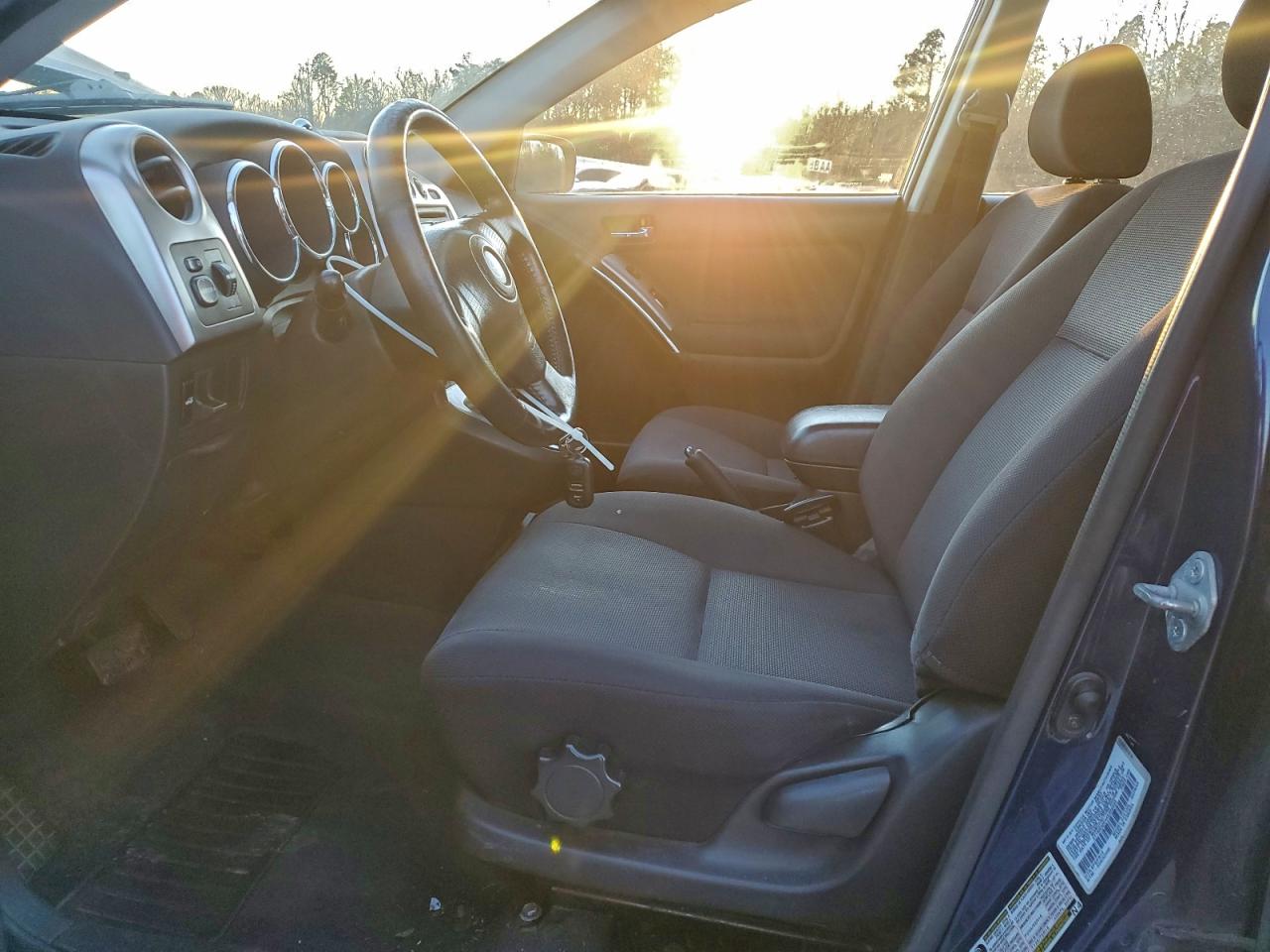 2004 TOYOTA COROLLA MATRIX XR photo 7