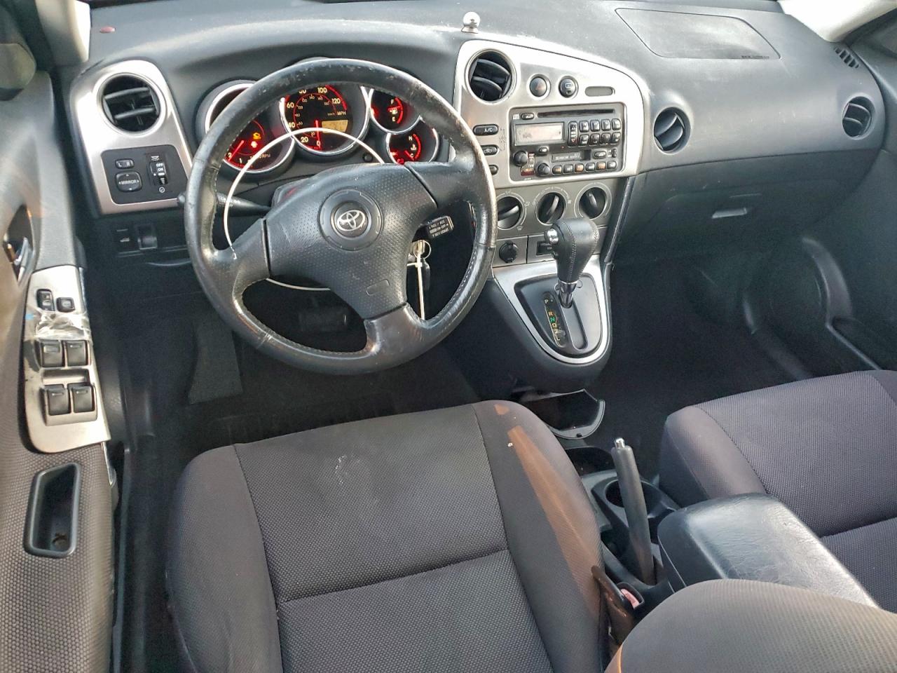 2004 TOYOTA COROLLA MATRIX XR photo 8