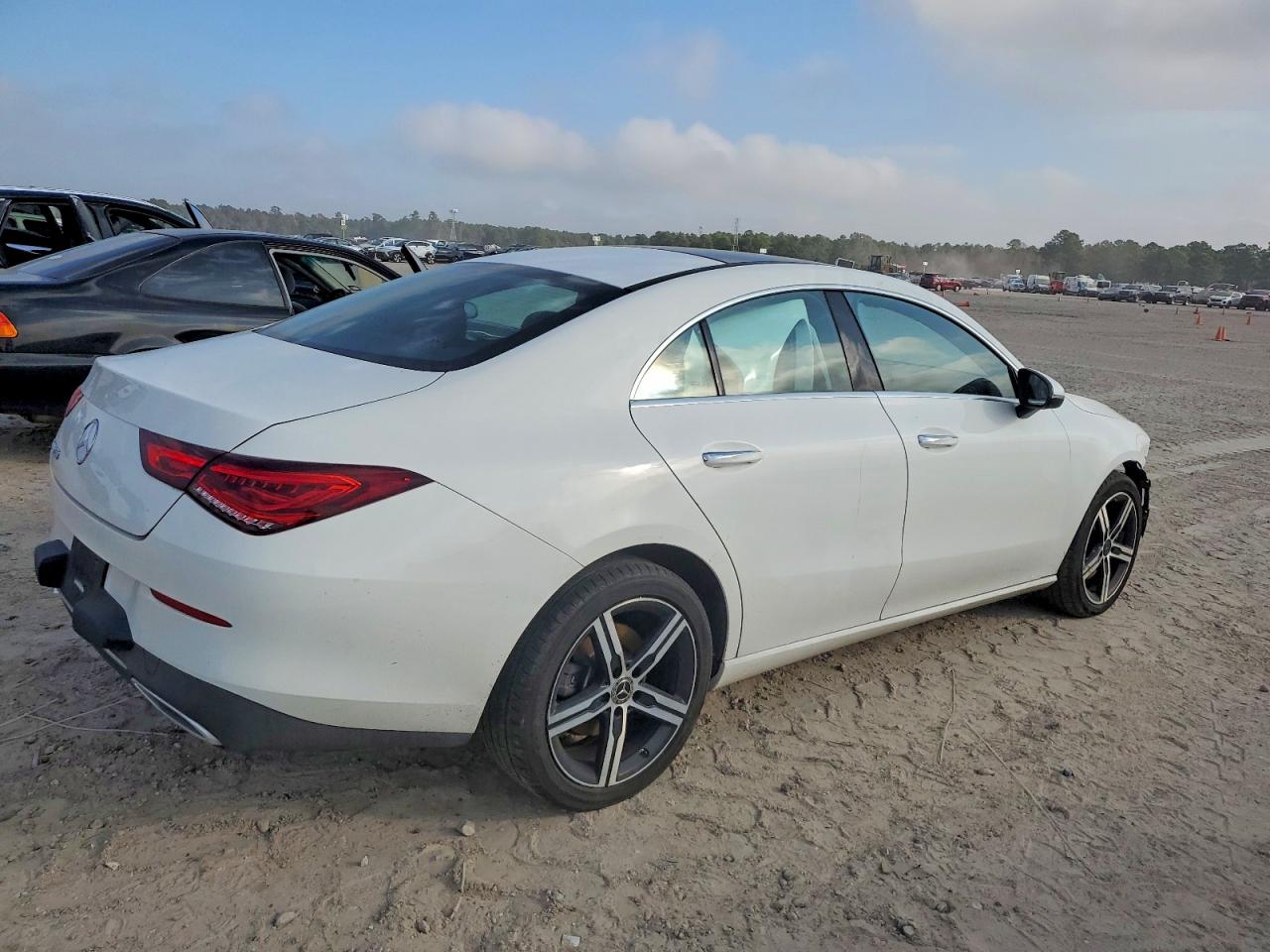 2021 MERCEDES-BENZ CLA 250 photo 3