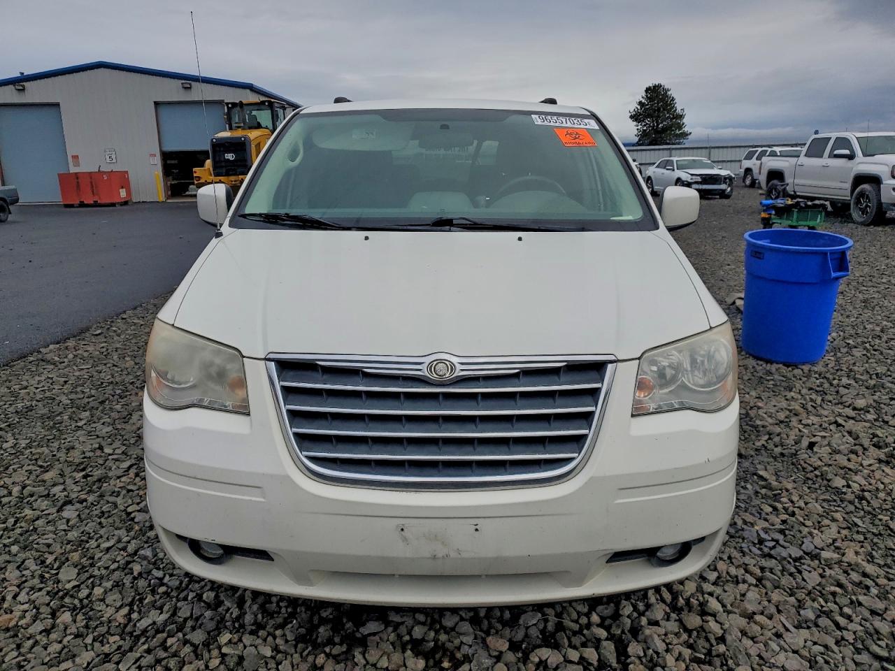 2010 CHRYSLER TOWN & COUNTRY TOURING photo 5