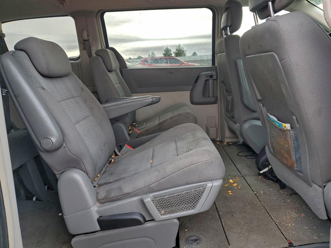 2010 CHRYSLER TOWN & COUNTRY TOURING photo 11