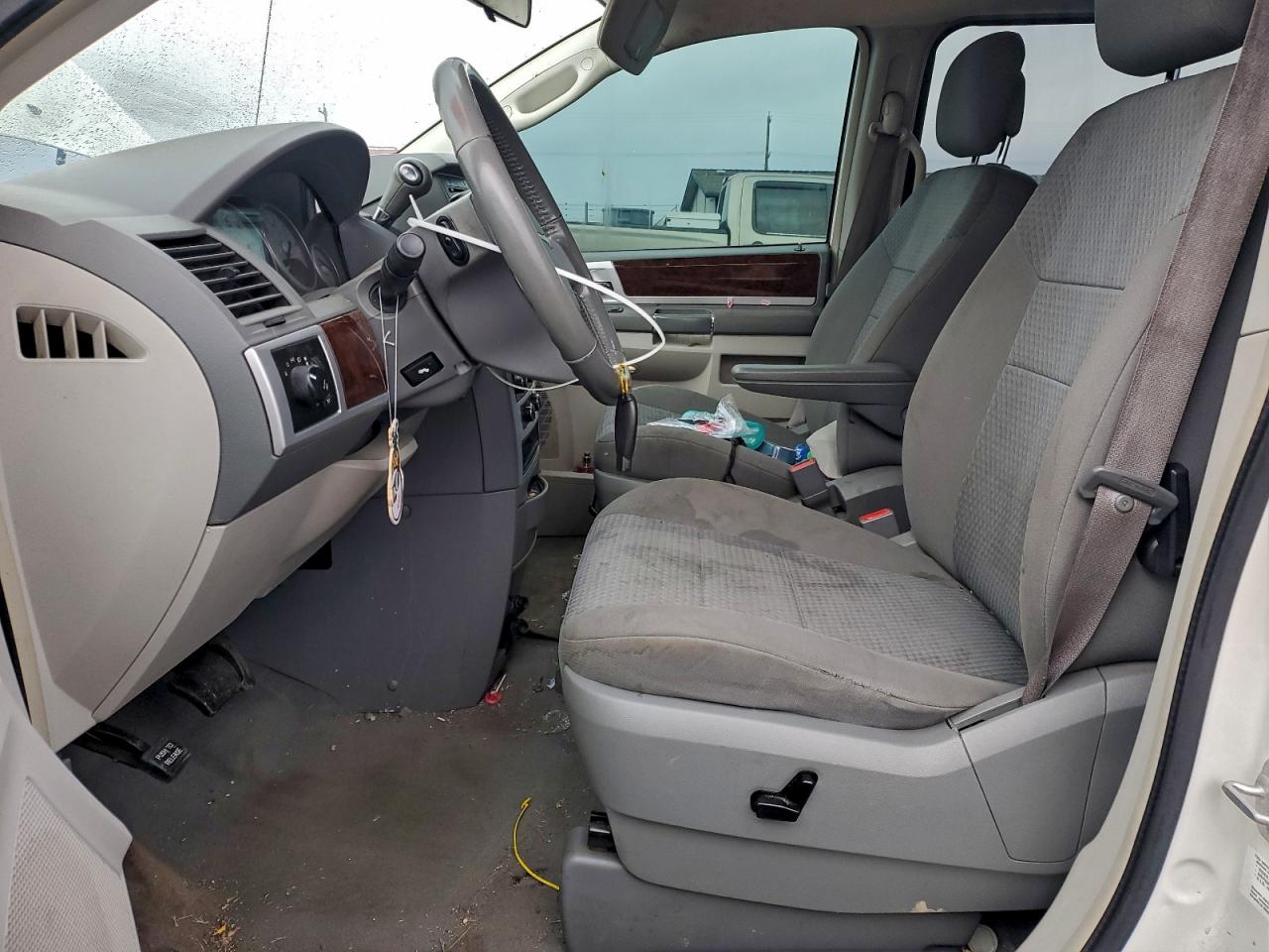 2010 CHRYSLER TOWN & COUNTRY TOURING photo 7