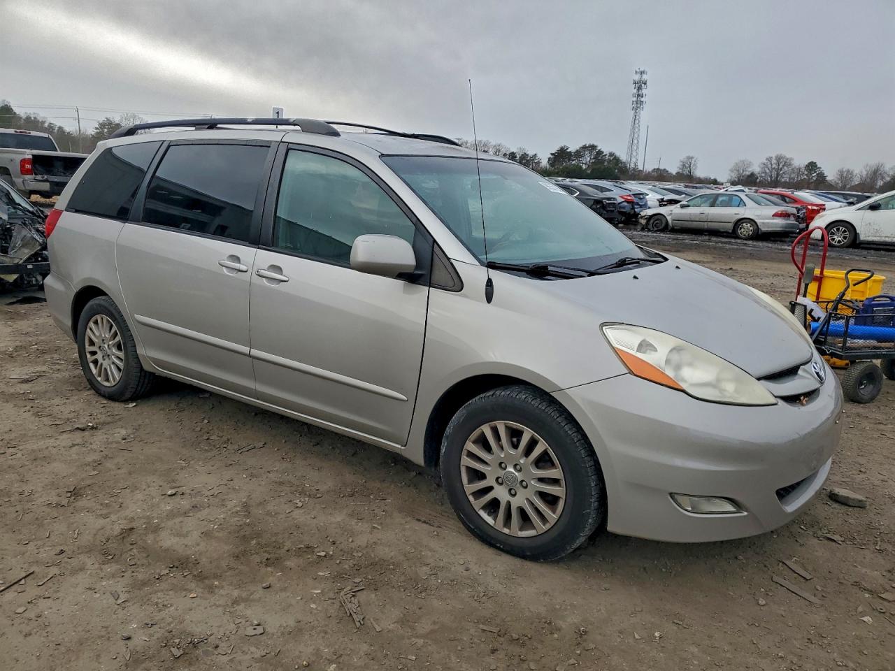 2009 TOYOTA SIENNA XLE photo 4
