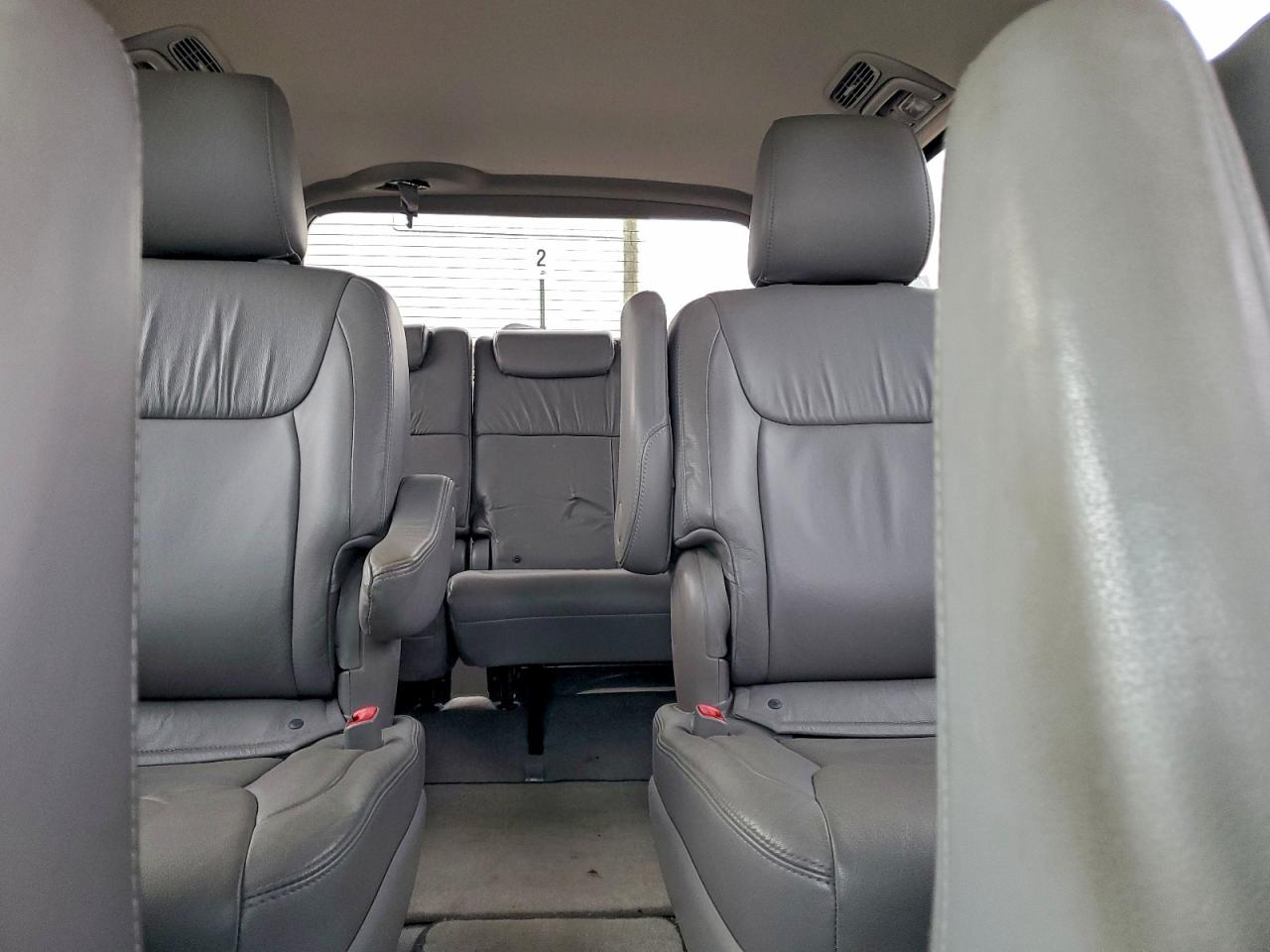 2009 TOYOTA SIENNA XLE photo 10