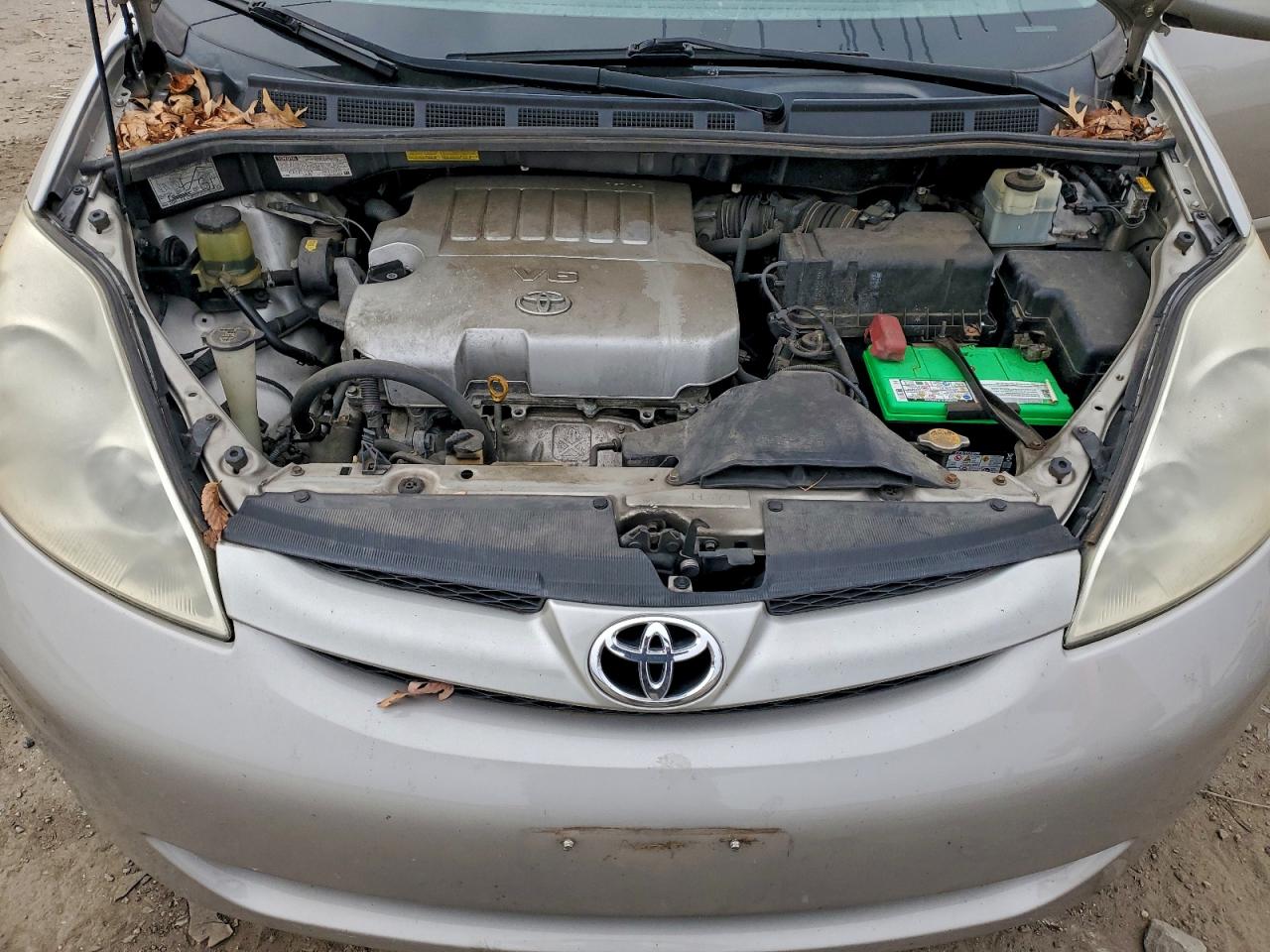 2009 TOYOTA SIENNA XLE photo 12