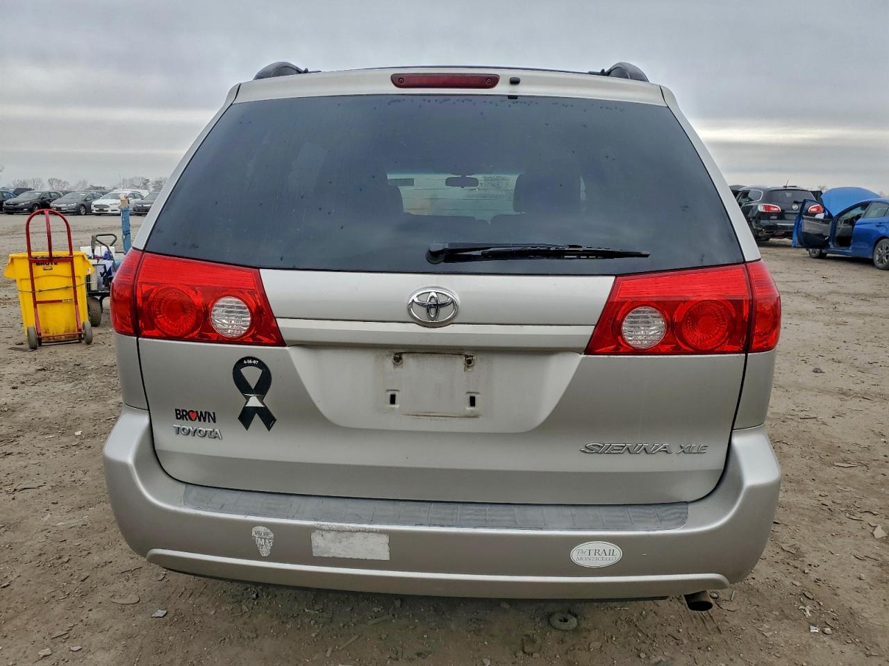 2009 TOYOTA SIENNA XLE photo 6