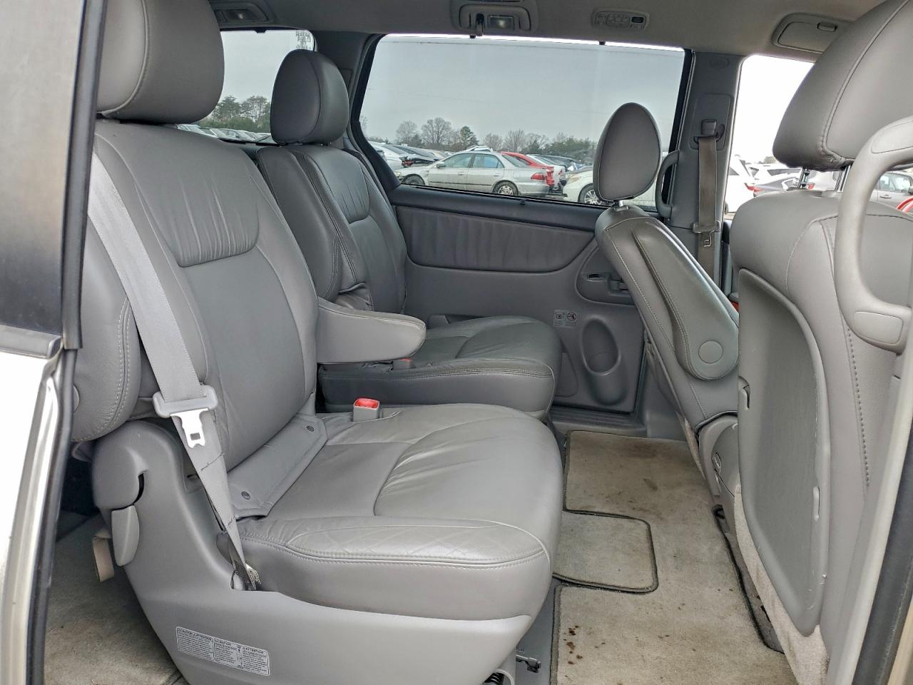 2009 TOYOTA SIENNA XLE photo 11