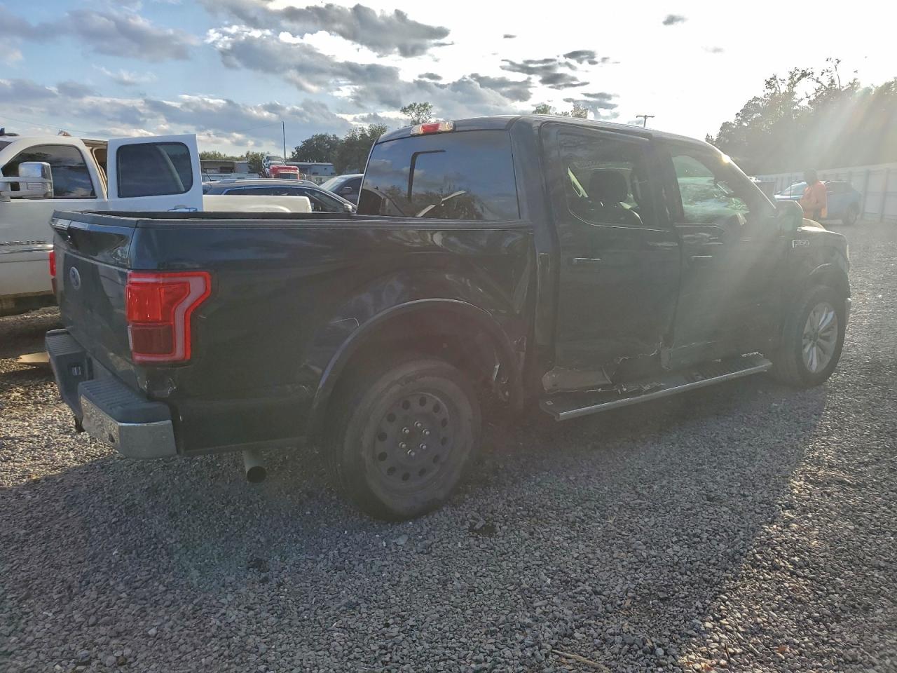 2015 FORD F150 SUPERCREW photo 3