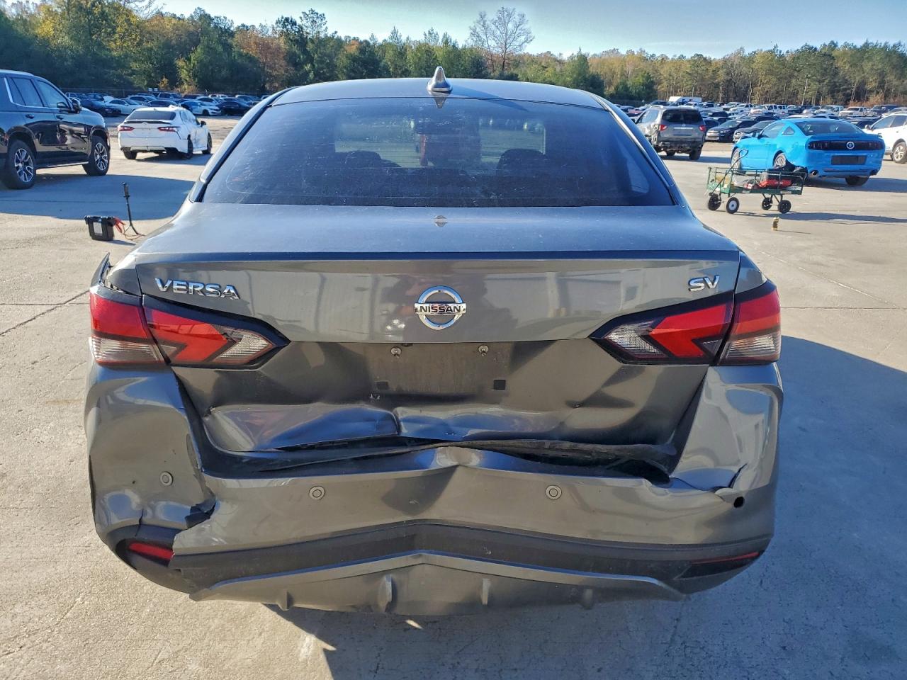 2020 NISSAN VERSA SV photo 6