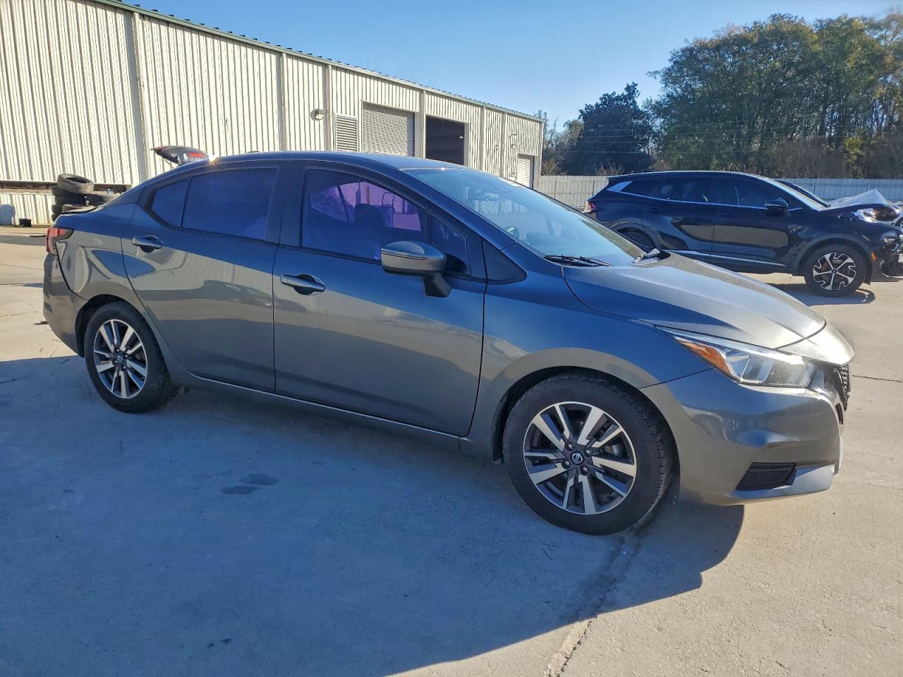 2020 NISSAN VERSA SV photo 4