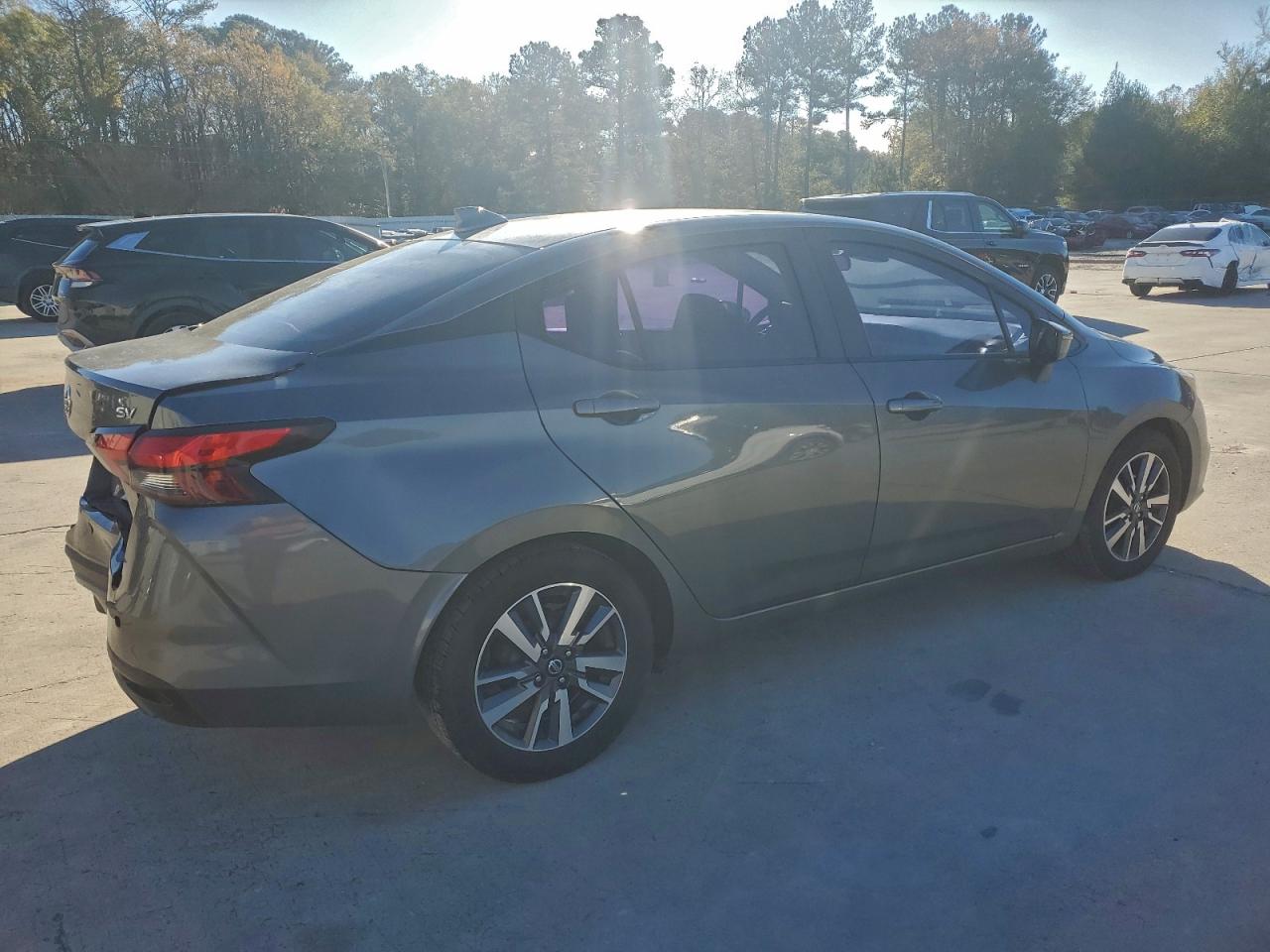 2020 NISSAN VERSA SV photo 3