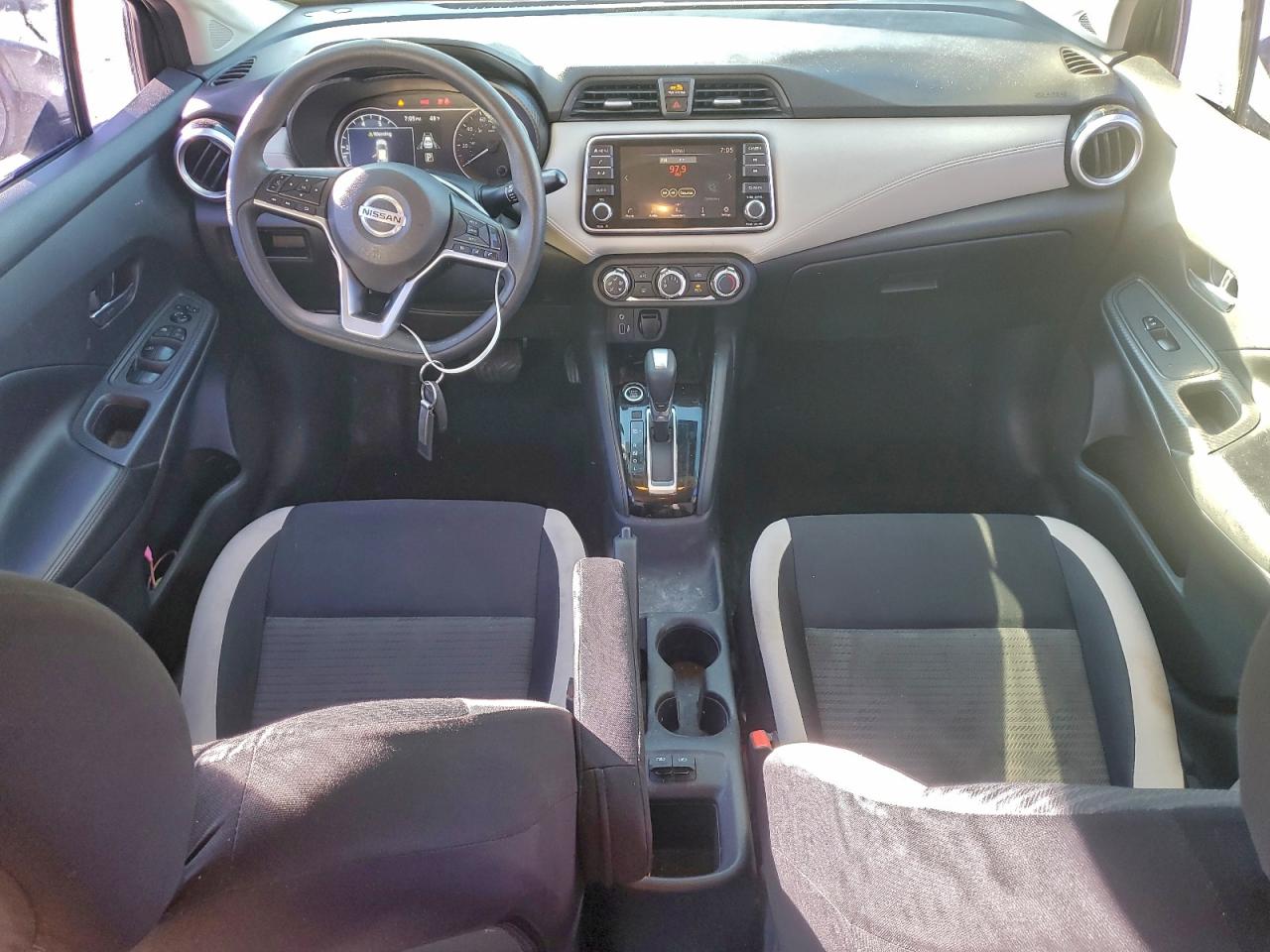 2020 NISSAN VERSA SV photo 8
