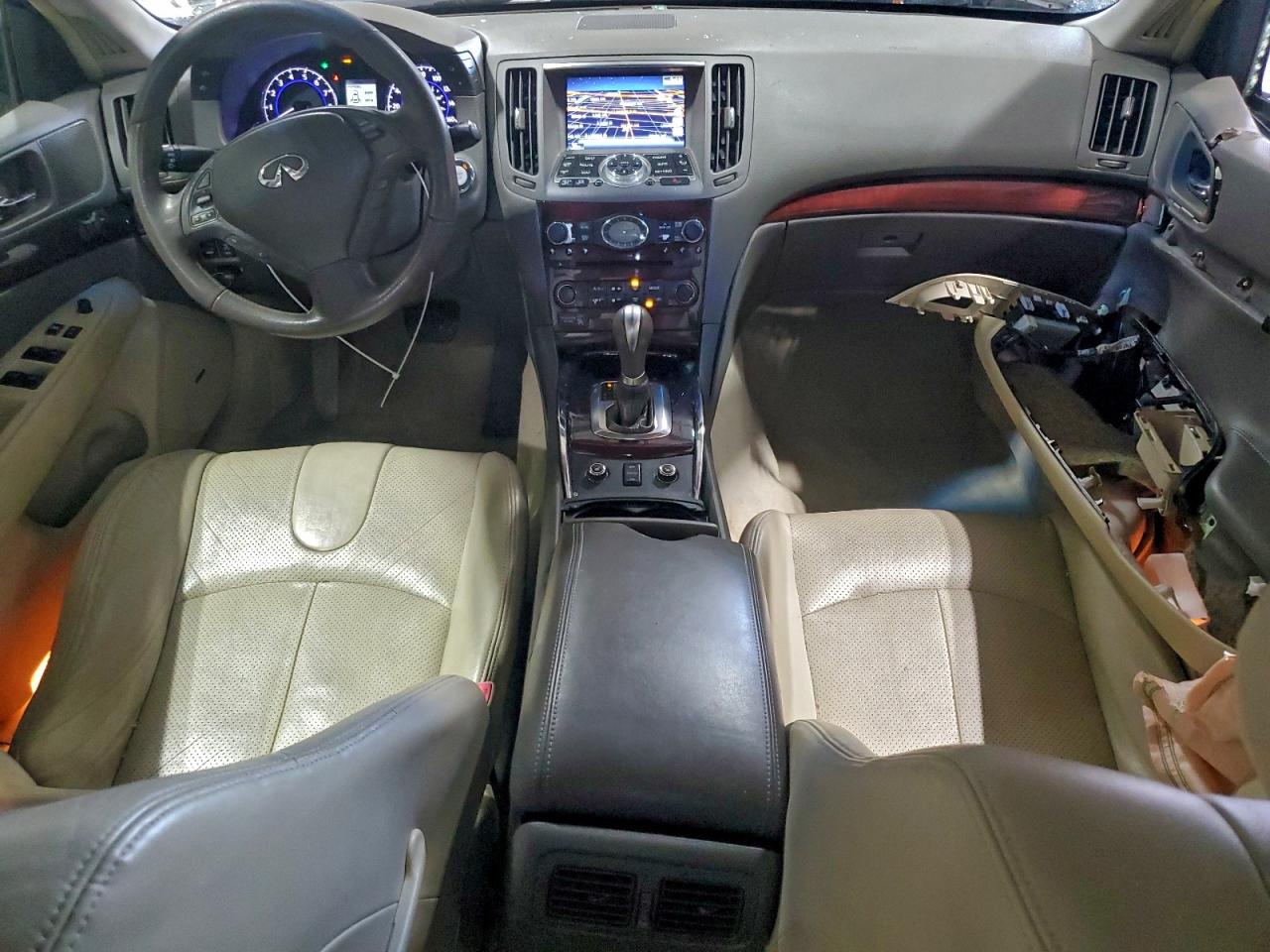 2010 INFINITI G37 photo 8