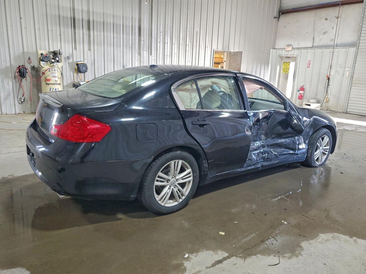 2010 INFINITI G37 photo 3