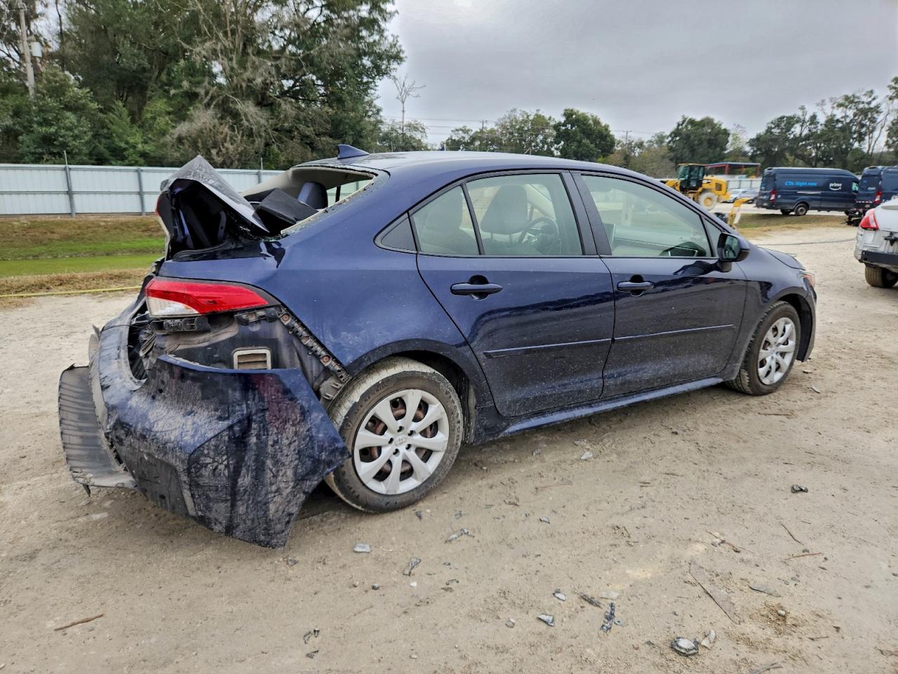 2021 TOYOTA COROLLA LE photo 3