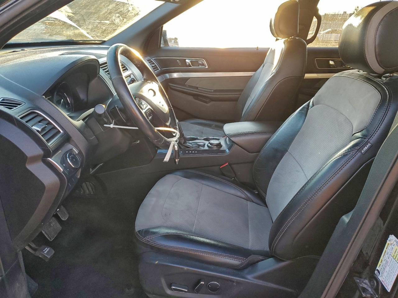 2017 FORD EXPLORER XLT photo 7