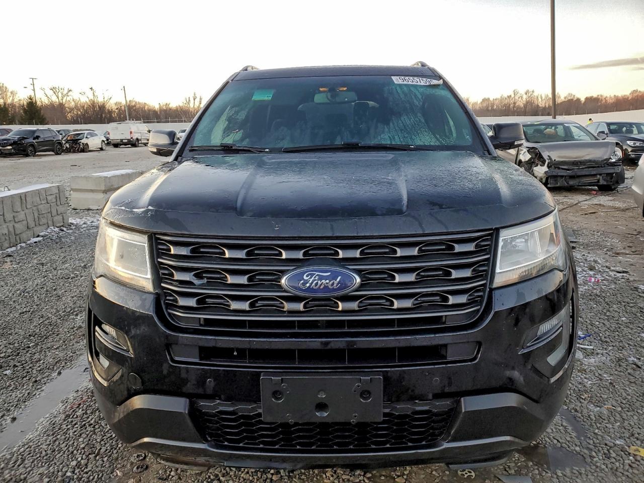 2017 FORD EXPLORER XLT photo 5