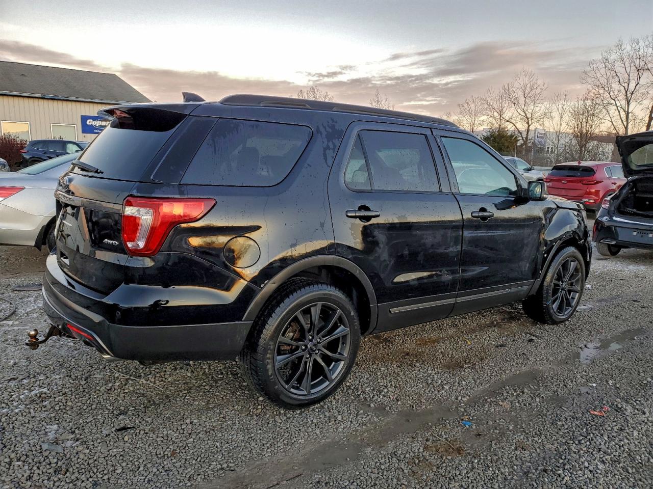 2017 FORD EXPLORER XLT photo 3