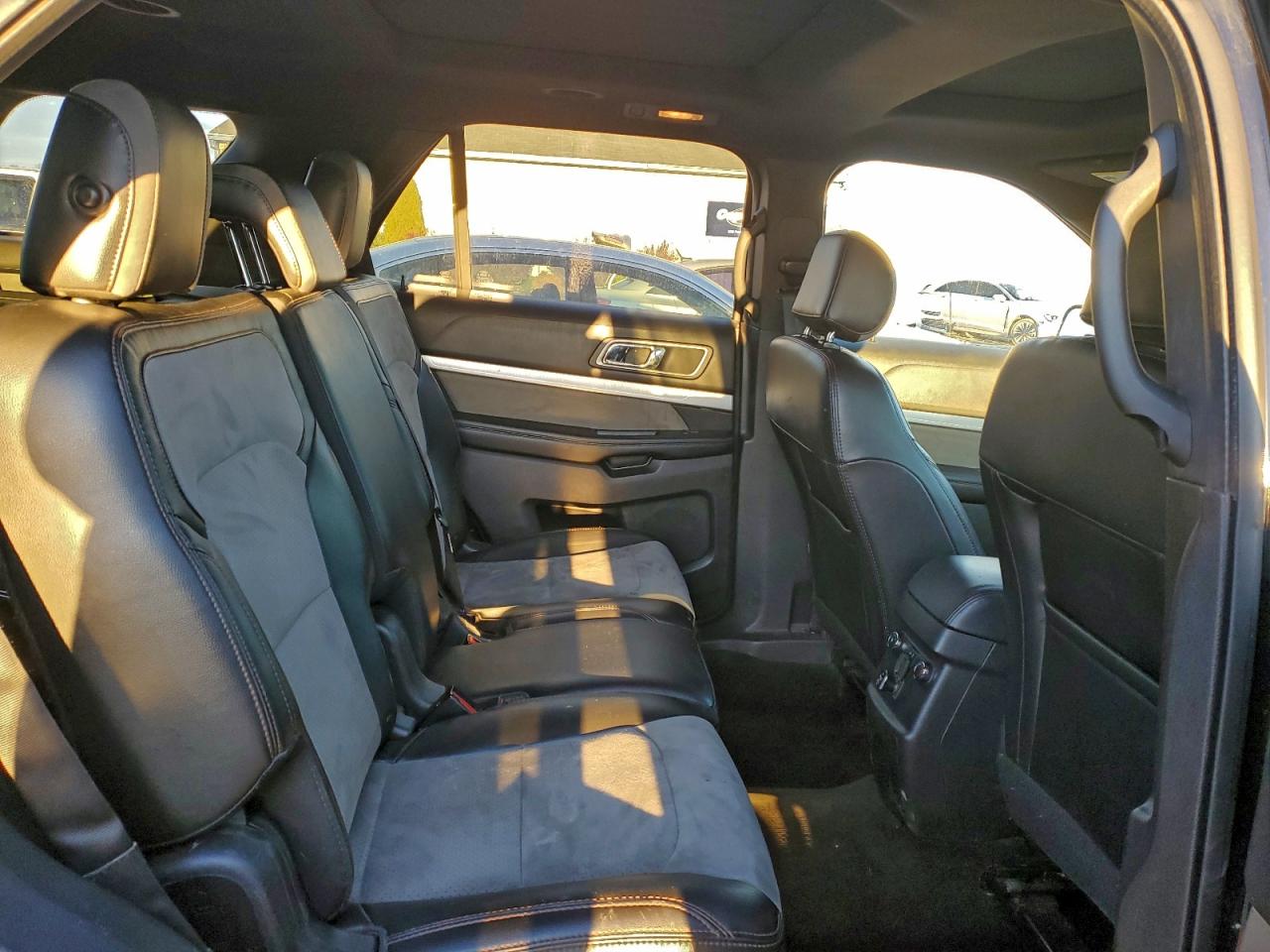 2017 FORD EXPLORER XLT photo 11