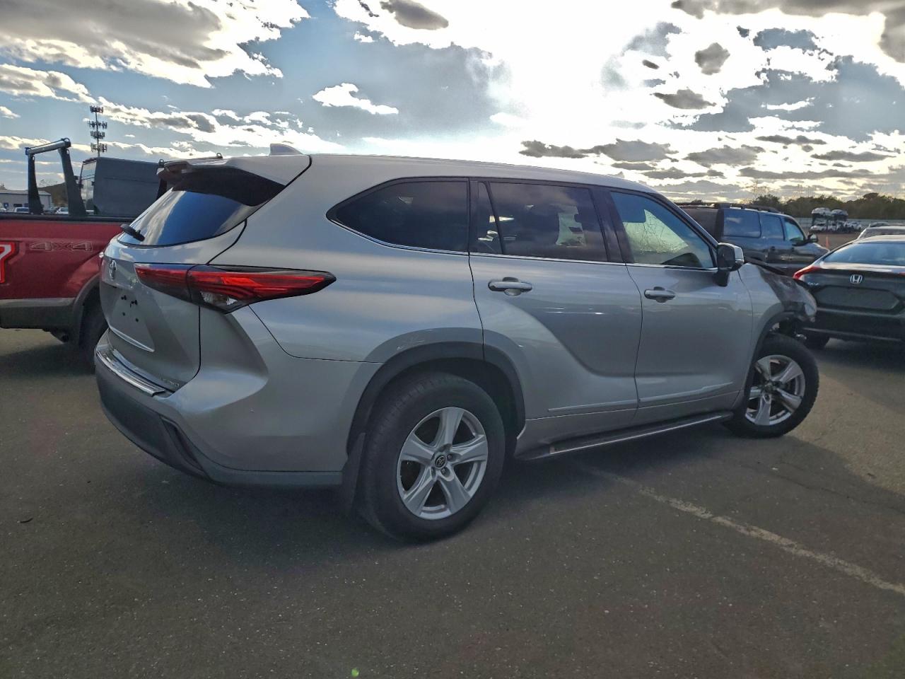 2020 TOYOTA HIGHLANDER L photo 3