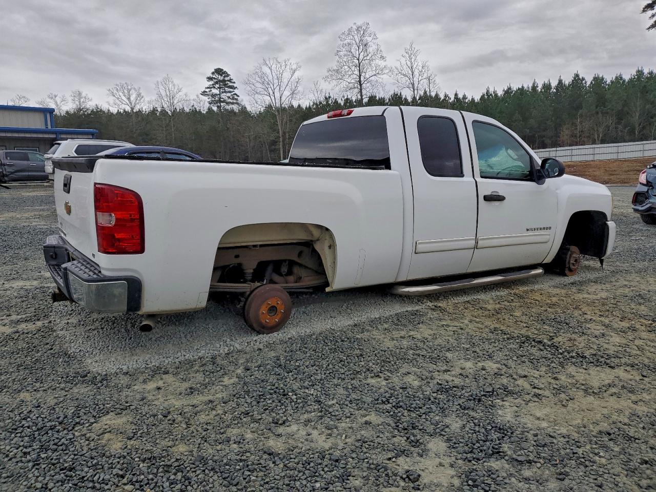 2009 CHEVROLET SILVERADO C1500 LT photo 3